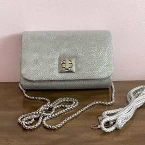 Like new shiny silver clutch purse 👛 with detachable chain + extra strap